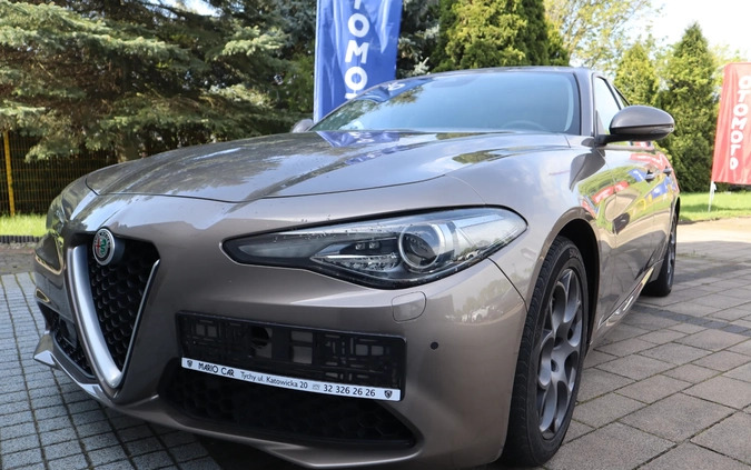 Alfa Romeo Giulia cena 99900 przebieg: 67876, rok produkcji 2018 z Tychy małe 211